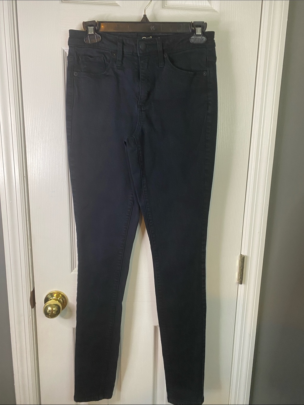 Universal Thread Women's Black Skinny High-Rise Jeans Size 4/27 Long.